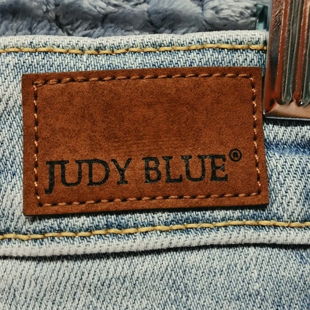 Judy Blue Light Wash High Rise Denim Shorts JB15220LT Size Medium Stretch